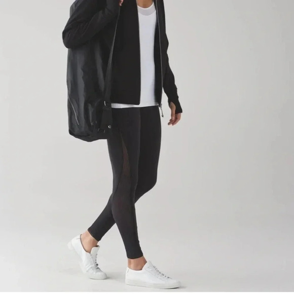 Lululemon Deep Breath Tight Black Size 4 - Picture 1 of 12